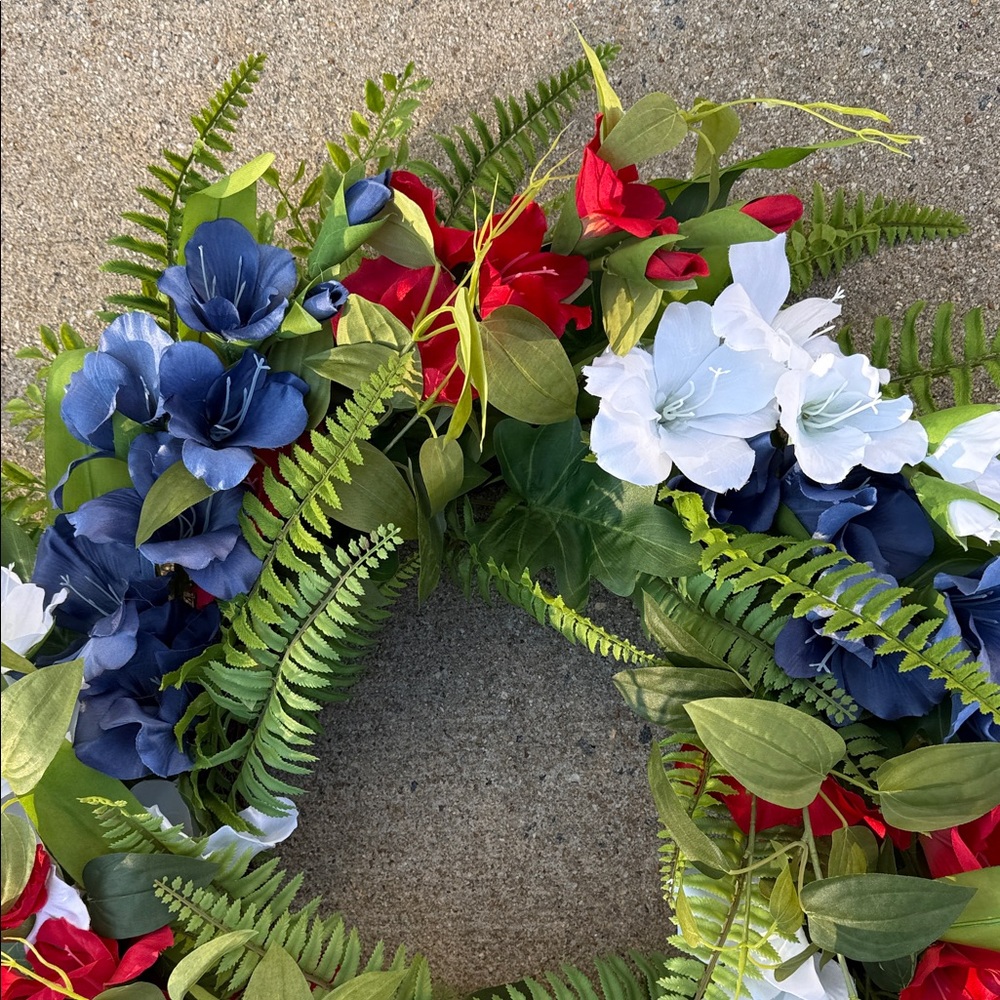 Frontgate Red, White & Blue Wreath - NWOT - Picture 5 of 16